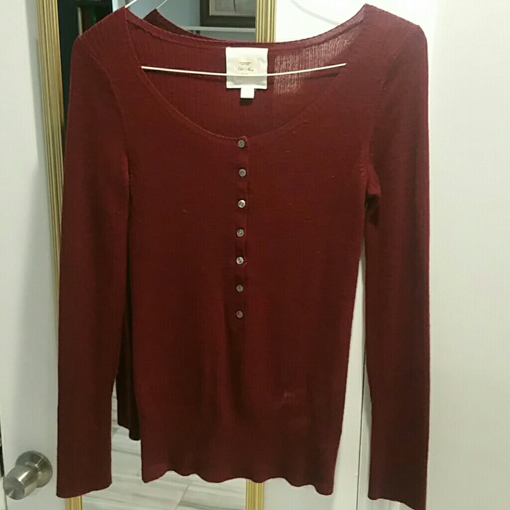 Old Navy burgundy sweater